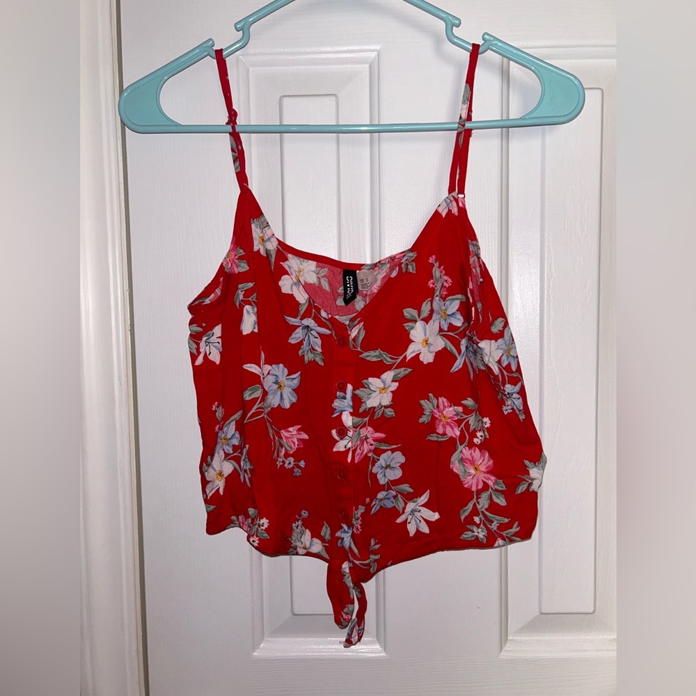 Womens Summer Top / Size 6 / Lightly worn / No tears or stains